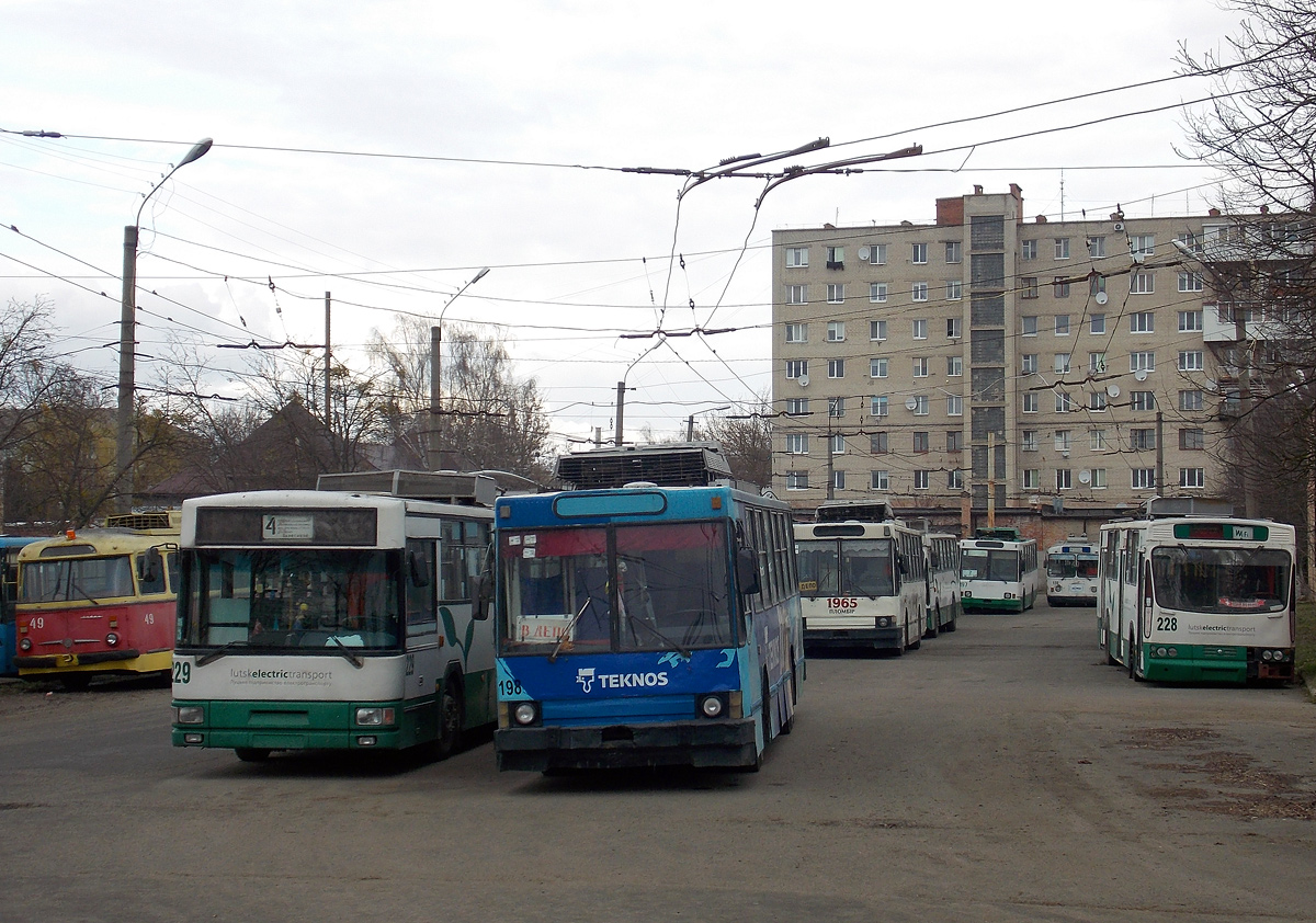 Луцк, YMZ T2 № 198; Луцк, Jelcz/KPNA PR110E № 228; Луцк — Trolley-bus hous Луцк, YMZ T2 № 198; Луцк, Jelcz/KPNA PR110E № 228; Луцк — Trolley-bus hous