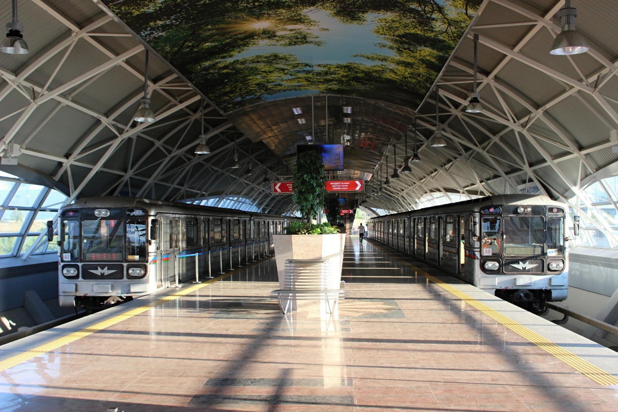 София, 81-717.4 № 1015; София, 81-717.4 № 1022; София — Метрополитен — Първи метродиаметър [1] — червена линия