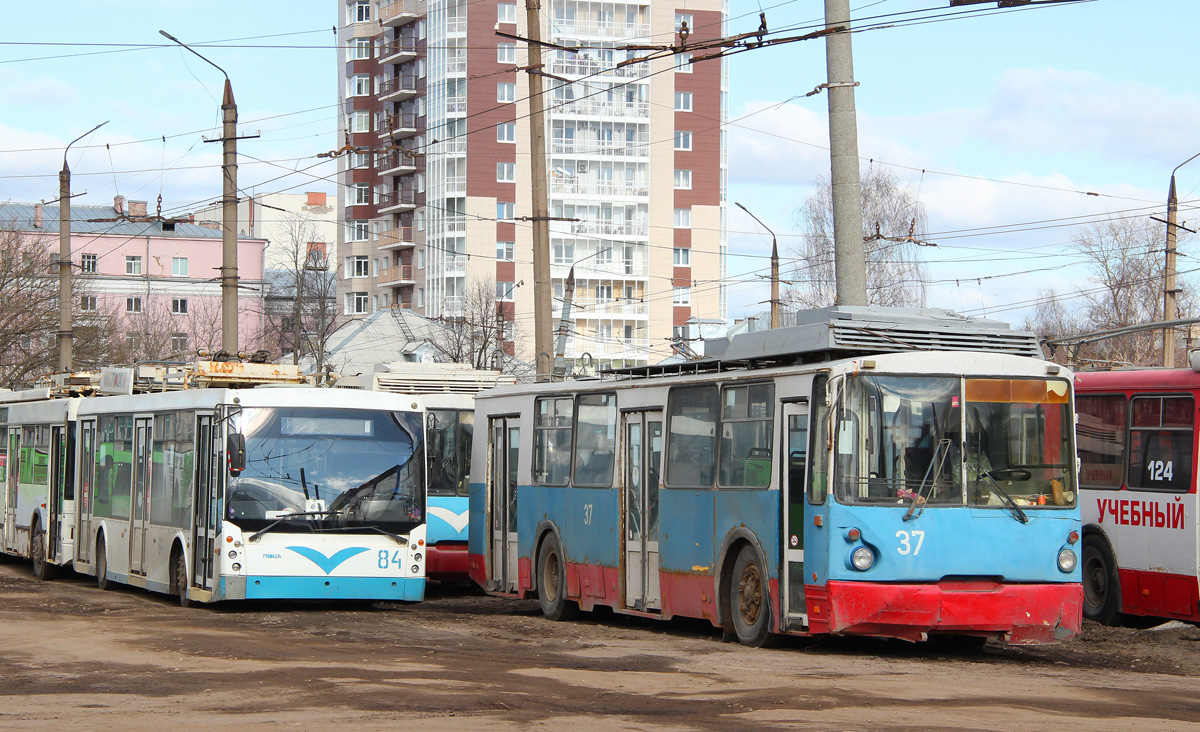 Tver, Trolza-5265.00 “Megapolis” Br. 84; Tver, VZTM-5284 Br. 37