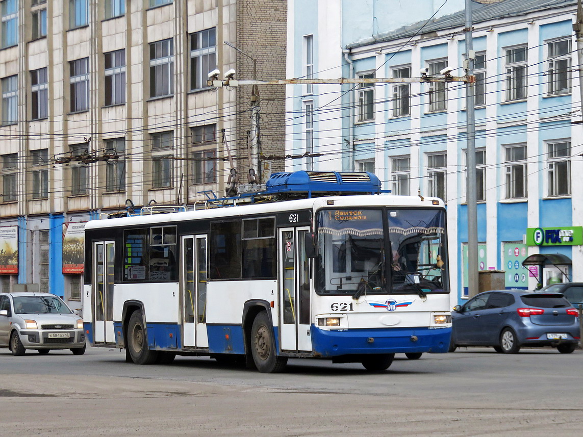 Киров, БТЗ-52768Р № 621