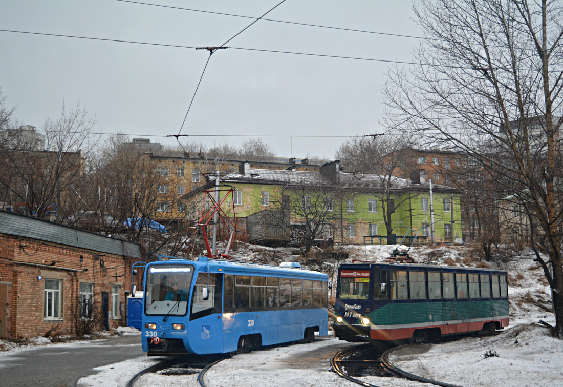 Владивосток, 71-605 (КТМ-5М3) № 297; Владивосток, 71-619К № 330