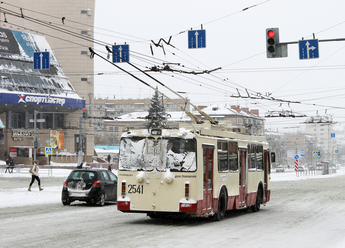 Tscheljabinsk, ZiU-682G-016.02 Nr. 2541; Tscheljabinsk — Snowfall on April 25, 2014 and elimination of its consequences