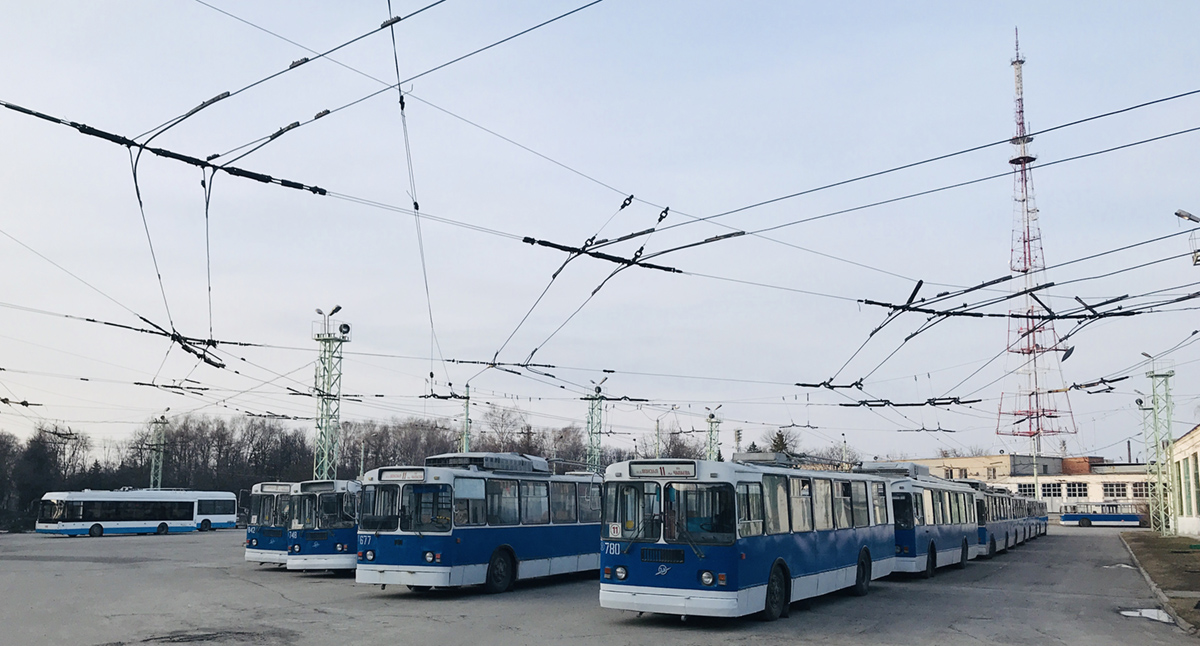 Cheboksary, AKSM 101A Nr. 677; Cheboksary, ZiU-682G-016 (012) Nr. 780; Cheboksary — Trolleybus depot
