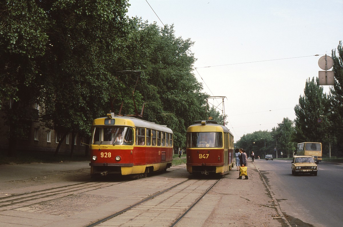 Донецк, Tatra T3SU № 928; Донецк, Tatra T3SU № 947; Донецк — Фотографии Matti и Томаса Фишера — 06.1992