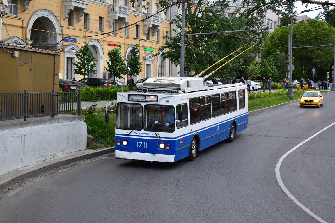 Москва, ЗиУ-682ГМ1 (с широкой передней дверью) № 1711