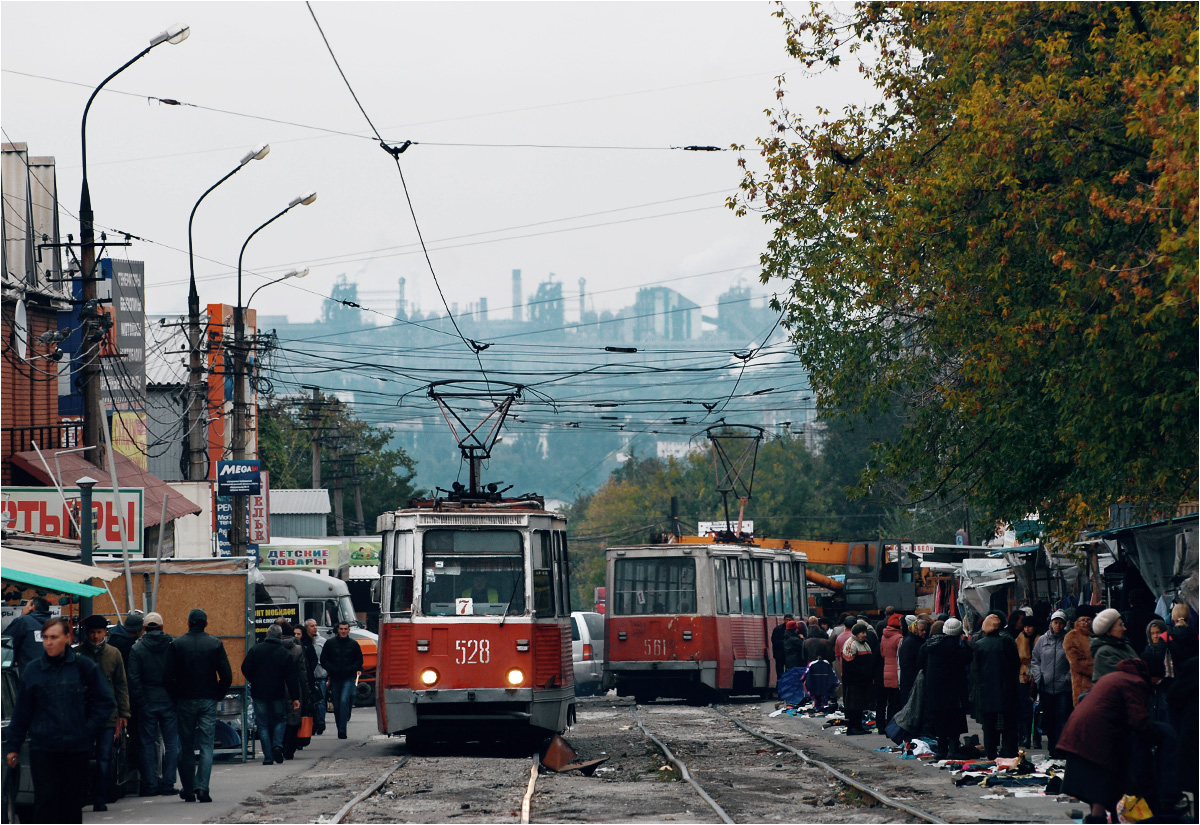 Мариуполь, 71-605 (КТМ-5М3) № 528; Мариуполь, 71-605А № 561; Мариуполь — Разные фотографии