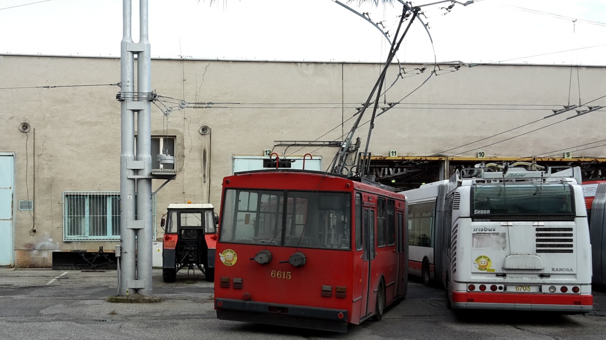 Pozsony, Škoda 25Tr Irisbus Citelis — 6703; Pozsony, Škoda 15Tr08/6 — 6615