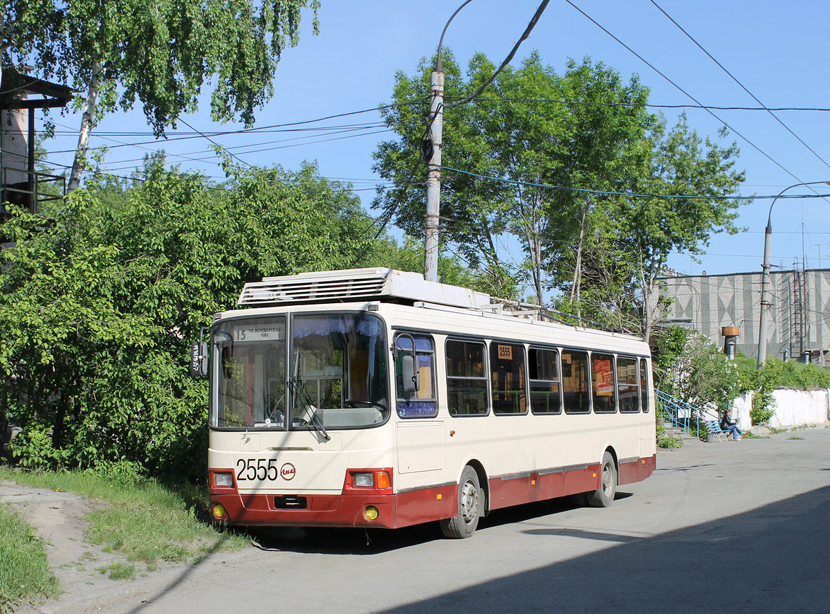 Chelyabinsk, LiAZ-5280 (VZTM) č. 2555