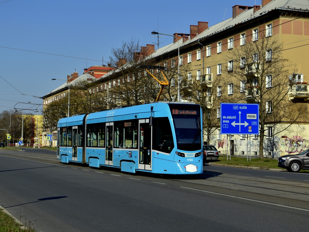 Ostrava, Stadler Tango NF2 — 1733