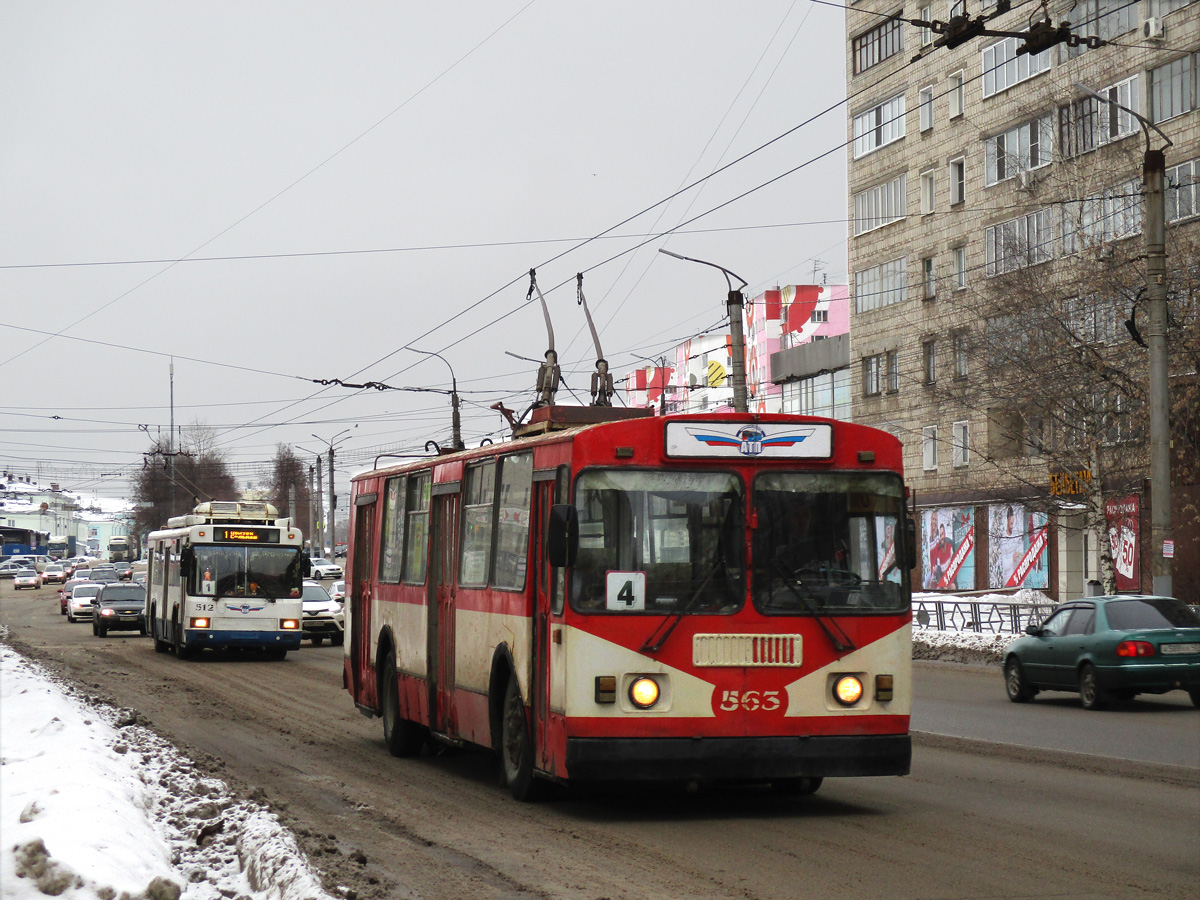 Киров, БТЗ-52764Р № 512; Киров, ЗиУ-682Г (СЗТМ) № 563