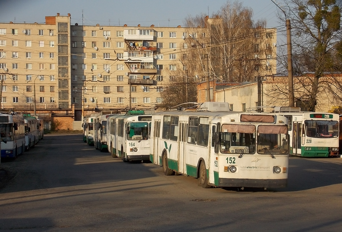 Луцк, ZiU-682V [V00] № 152; Луцк — Trolley-bus hous