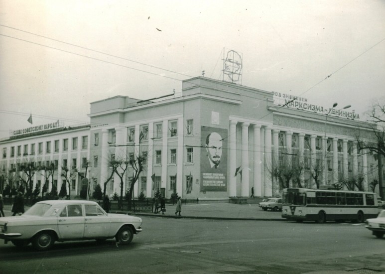Алматы, ЗиУ-682В № 34; Алматы — Старые фотографии; Алматы — Троллейбусные линии