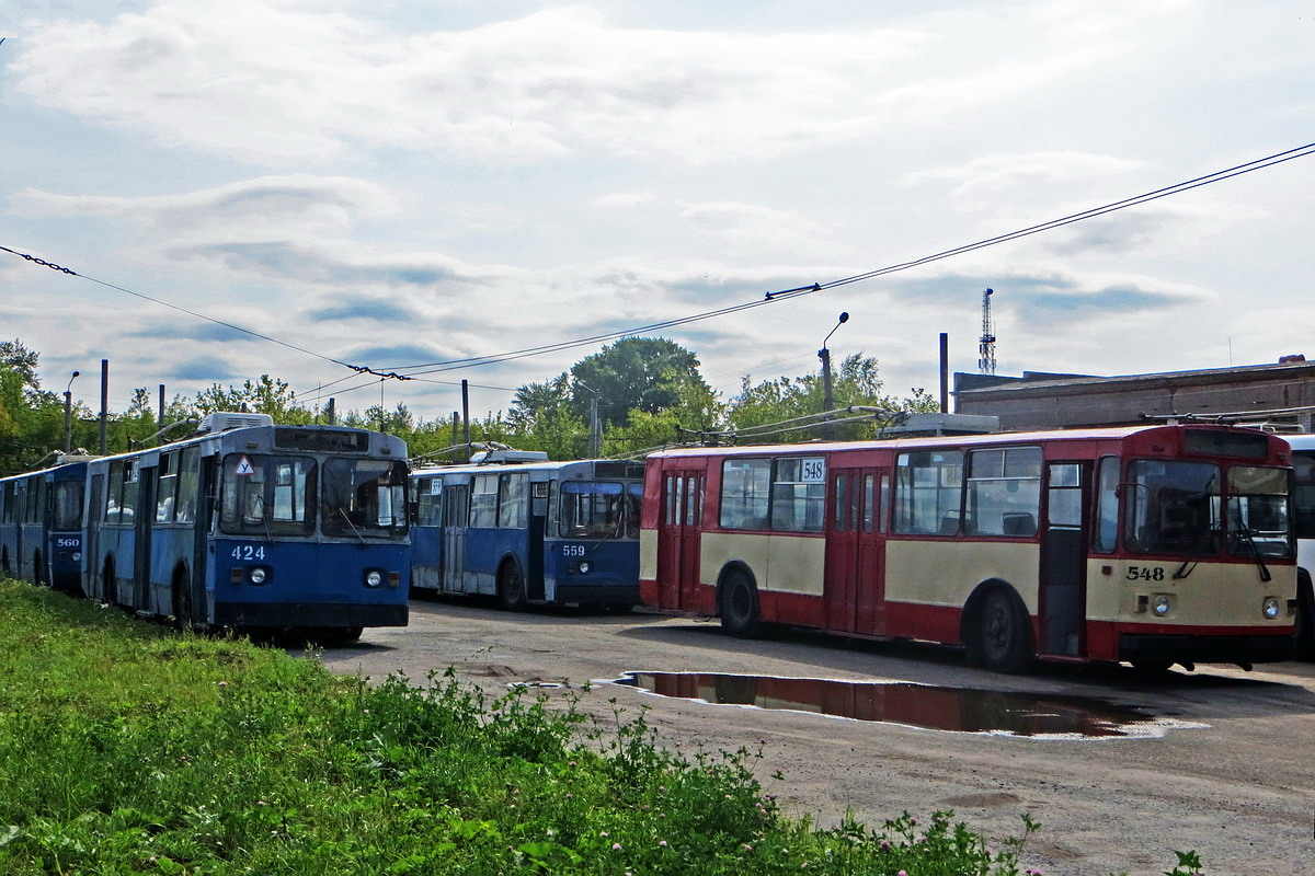 Киров, ЗиУ-682В1 № 424; Киров, ЗиУ-682Г [Г00] № 548