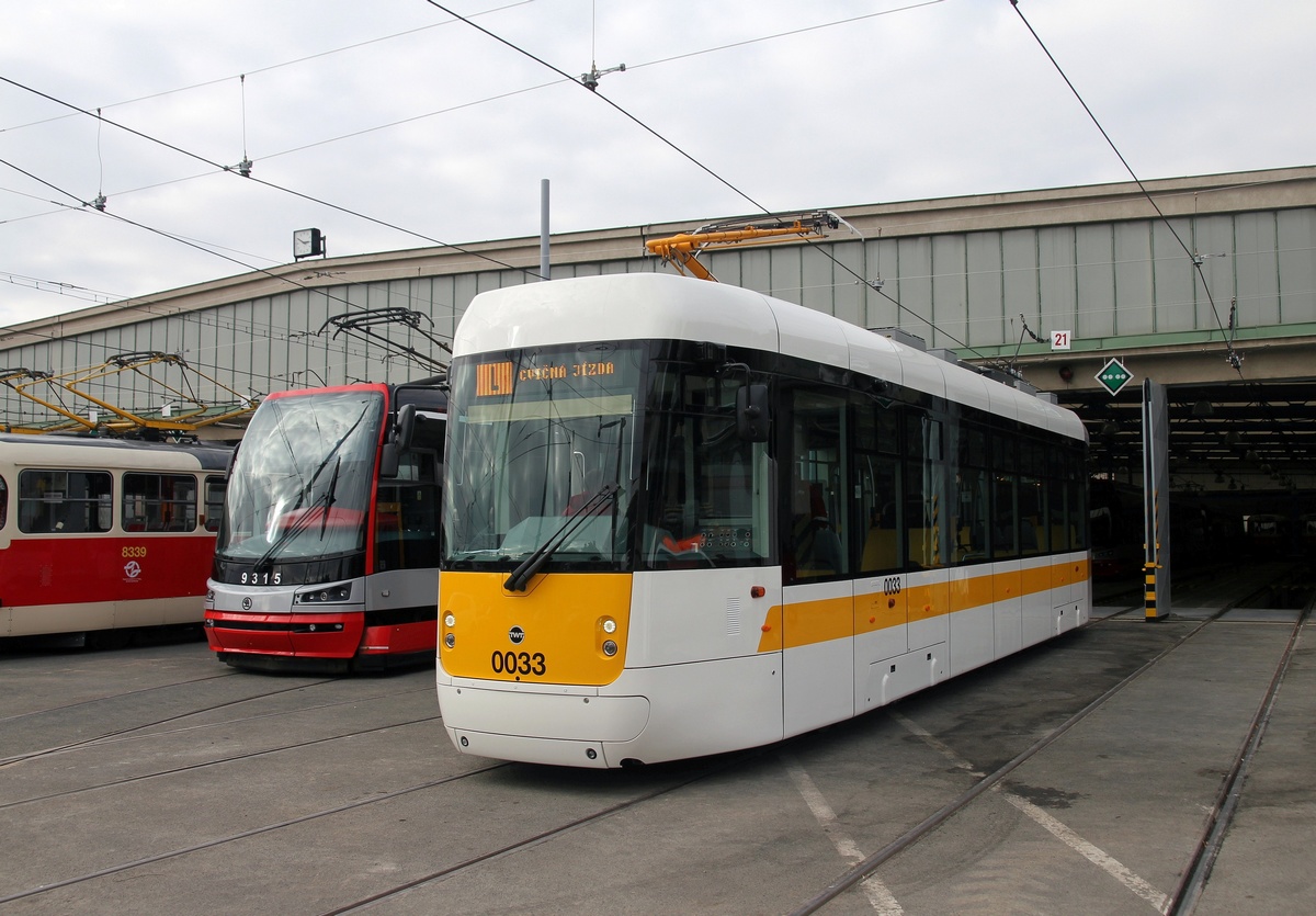 Прага, Škoda 15T3 ForCity Alfa Praha № 9315; Прага, EVO 1 № 0033