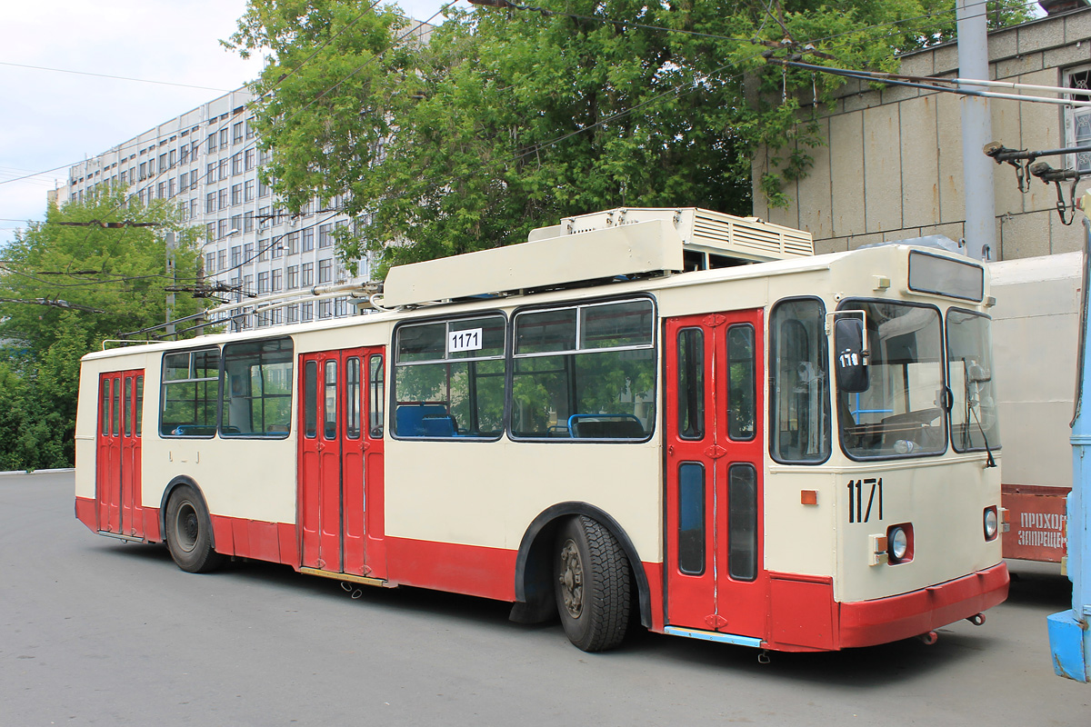 Челябинск, ЗиУ-682Г [Г00] № 1171