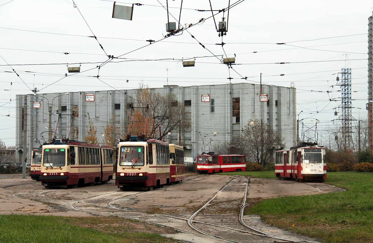 Санкт-Петербург, 71-147А (ЛВС-97А) № 7111; Санкт-Петербург, 71-134А (ЛМ-99АВ) № 7307; Санкт-Петербург — Конечные станции и разворотные кольца