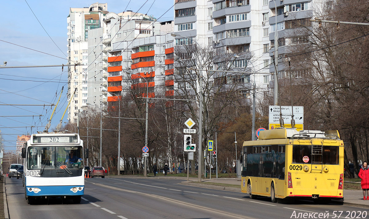 Химки, ЗиУ-682Г-016.05 № 0007; Химки, Тролза-5265.00 «Мегаполис» № 0029