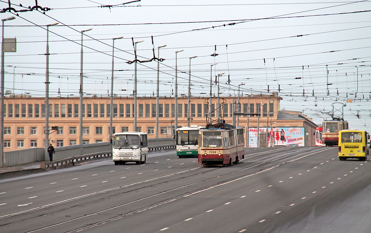 Санкт-Петербург, ЛВС-86К № 7028; Санкт-Петербург — Мосты