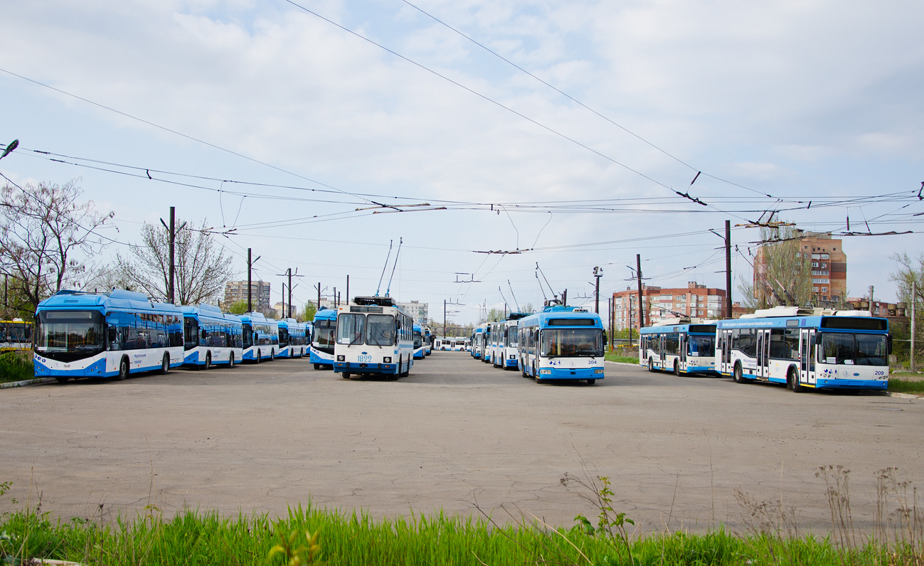 Мариуполь, АКСМ 321 (БКМ-Україна) № 1422; Мариуполь, ЮМЗ Т2 № 1822; Мариуполь, БКМ 321 № 204; Мариуполь, Дніпро Т103 № 209