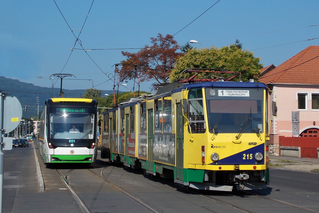 Мишкольц, Škoda 26T ForCity Classic № 601; Мишкольц, Tatra KT8D5 № 215