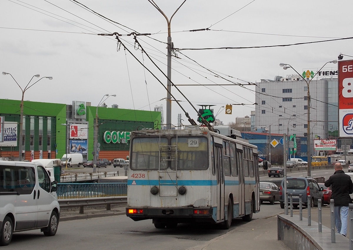 Kyjev, YMZ T2 č. 4238
