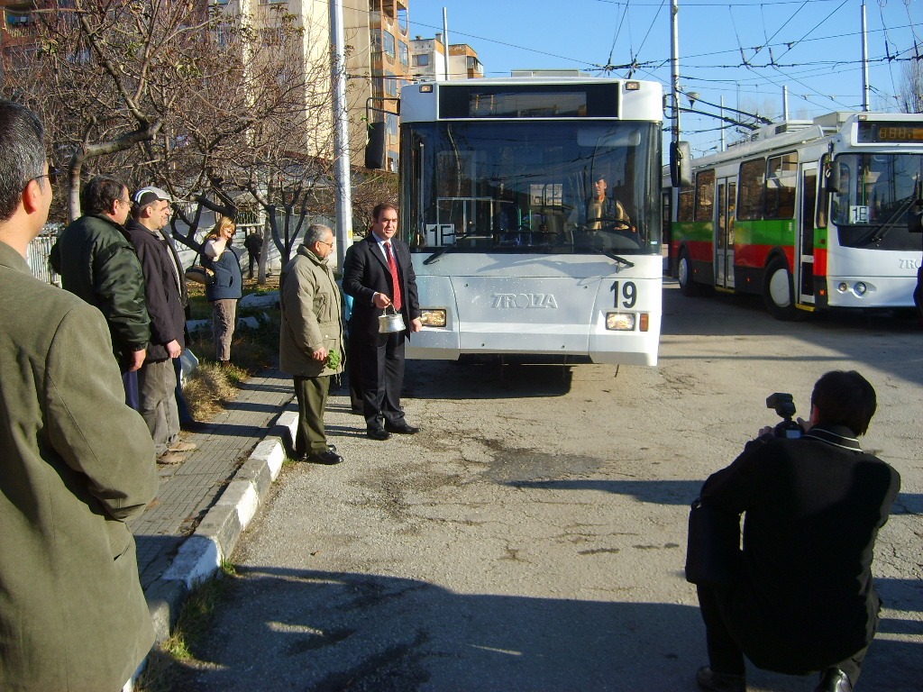 Пазарджик, Тролза-5275.05 «Оптима» № 19; Пазарджик, ЗиУ-682Г-016.02 № 18