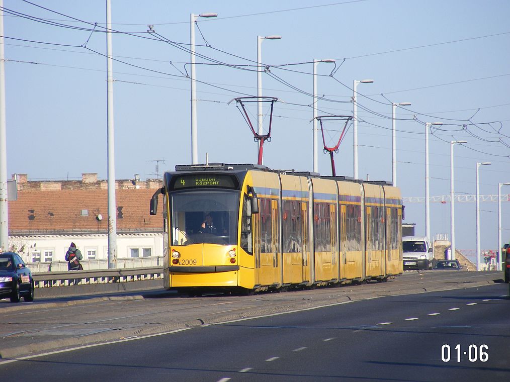 Будапешт, Siemens Combino Supra NF12B № 2009