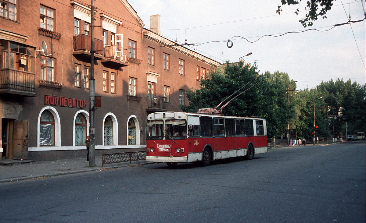 Алчевск, ЗиУ-682В [В00] № 316; Алчевск — Старые фотографии: Серии иностранных авторов