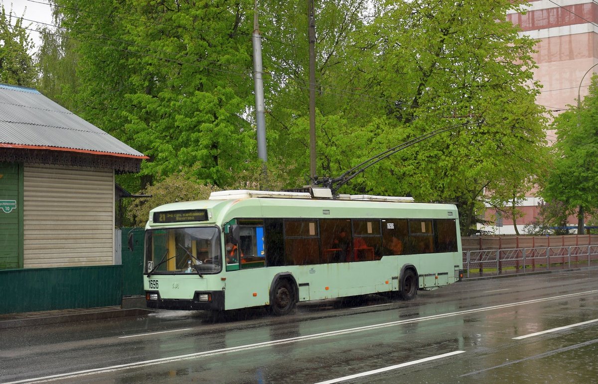 Гомель, БКМ 32102 № 1696