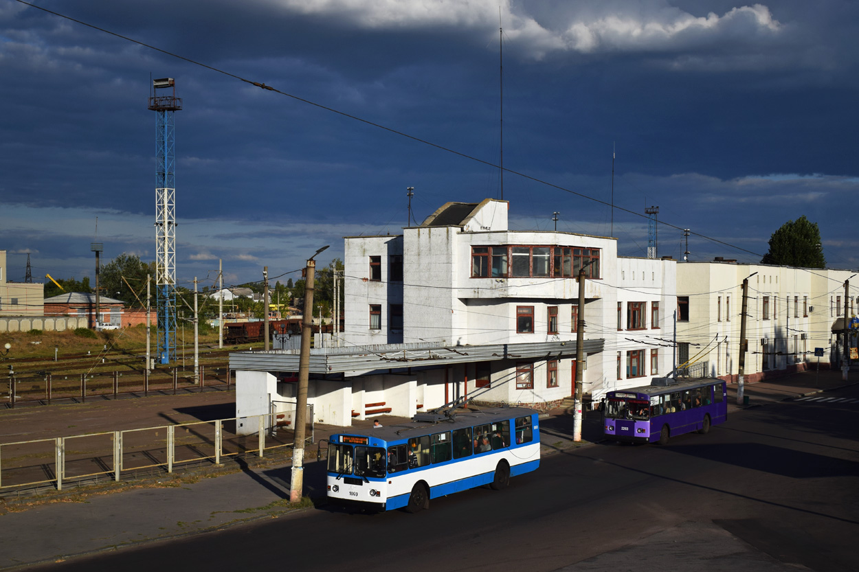 Житомир, ЗиУ-682Г-016 (018) № 1069; Житомир, ЗиУ-682В-012 [В0А] № 2263