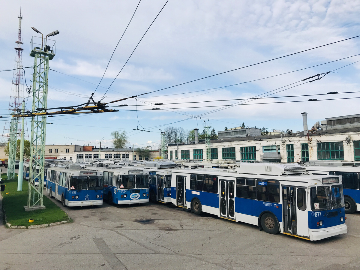 Чебоксары, ЗиУ-682 «Калуга» № 710 (У-31); Чебоксары, ЗиУ-682Г [Г00] № 583 (У-24); Чебоксары, МТрЗ-6223-0000010 № 877; Чебоксары — Троллейбусное депо