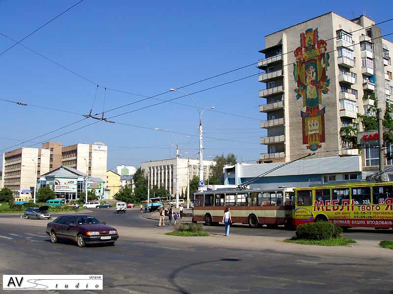 Tšernivtsi, Škoda 14Tr89/6 # 325; Tšernivtsi, Škoda 14Tr03 # 335 Tšernivtsi, Škoda 14Tr89/6 # 325; Tšernivtsi, Škoda 14Tr03 # 335