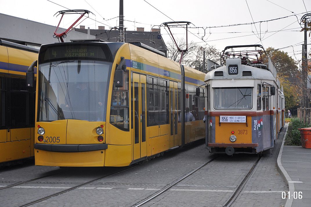 Будапешт, Siemens Combino Supra NF12B № 2005; Будапешт, Ganz UV5 № 3873