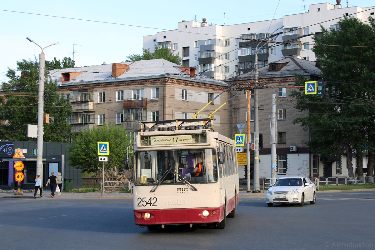 Челябинск, ЗиУ-682Г-016.02 № 2542