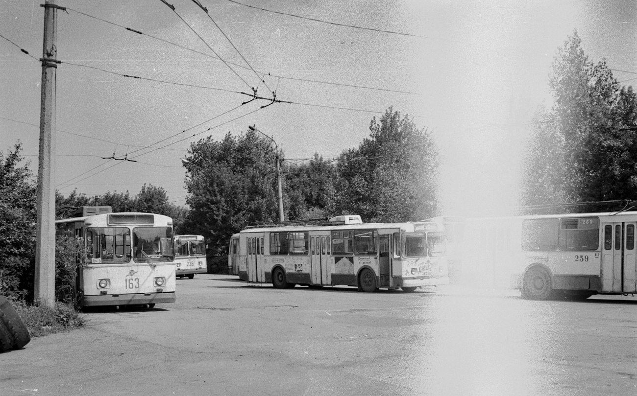 Alcsevszk, ZiU-682B — 163; Alcsevszk, ZiU-682V — 236; Alcsevszk, ZiU-682V — 263; Alcsevszk — Old photos