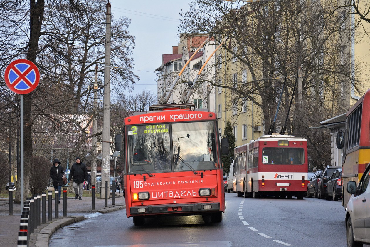Ivano-Frankivska, Škoda 14Tr10/6 № 195; Ivano-Frankivska, Gräf & Stift J13 NGT204 M16 № 194