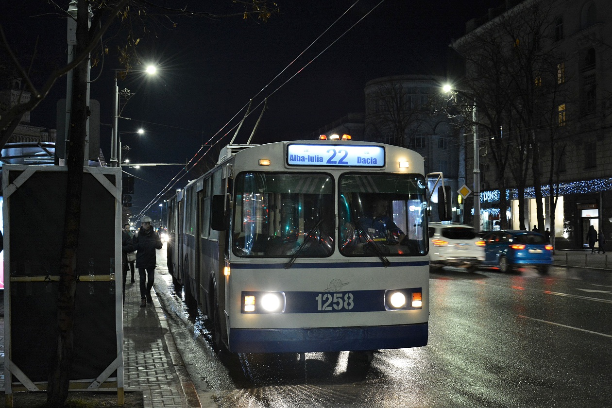 Кишинёв, ЗиУ-683В01 № 1258