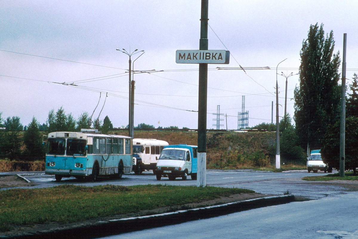 Makijivka, ZiU-682V-013 [V0V] № 230; Makijivka — Photos by Peter Haseldine — 08.2001