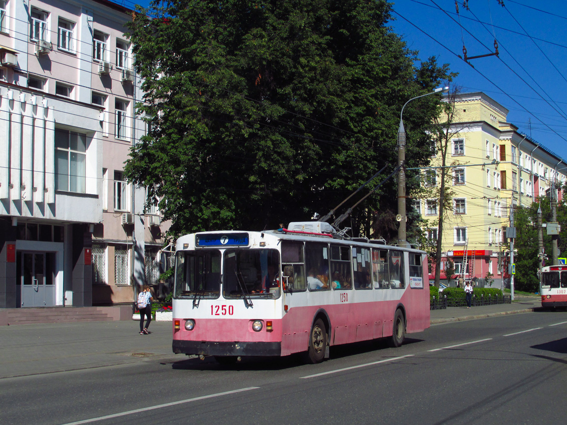 Izhevsk, ZiU-682V [V00] Br. 1250