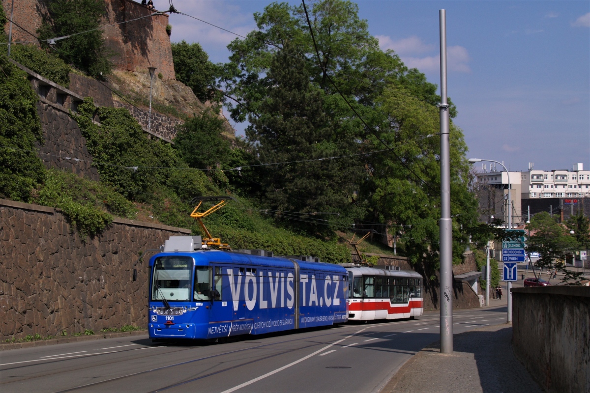 Brno, Vario LF2R.E č. 1101; Brno, Vario LFR.E č. 1590