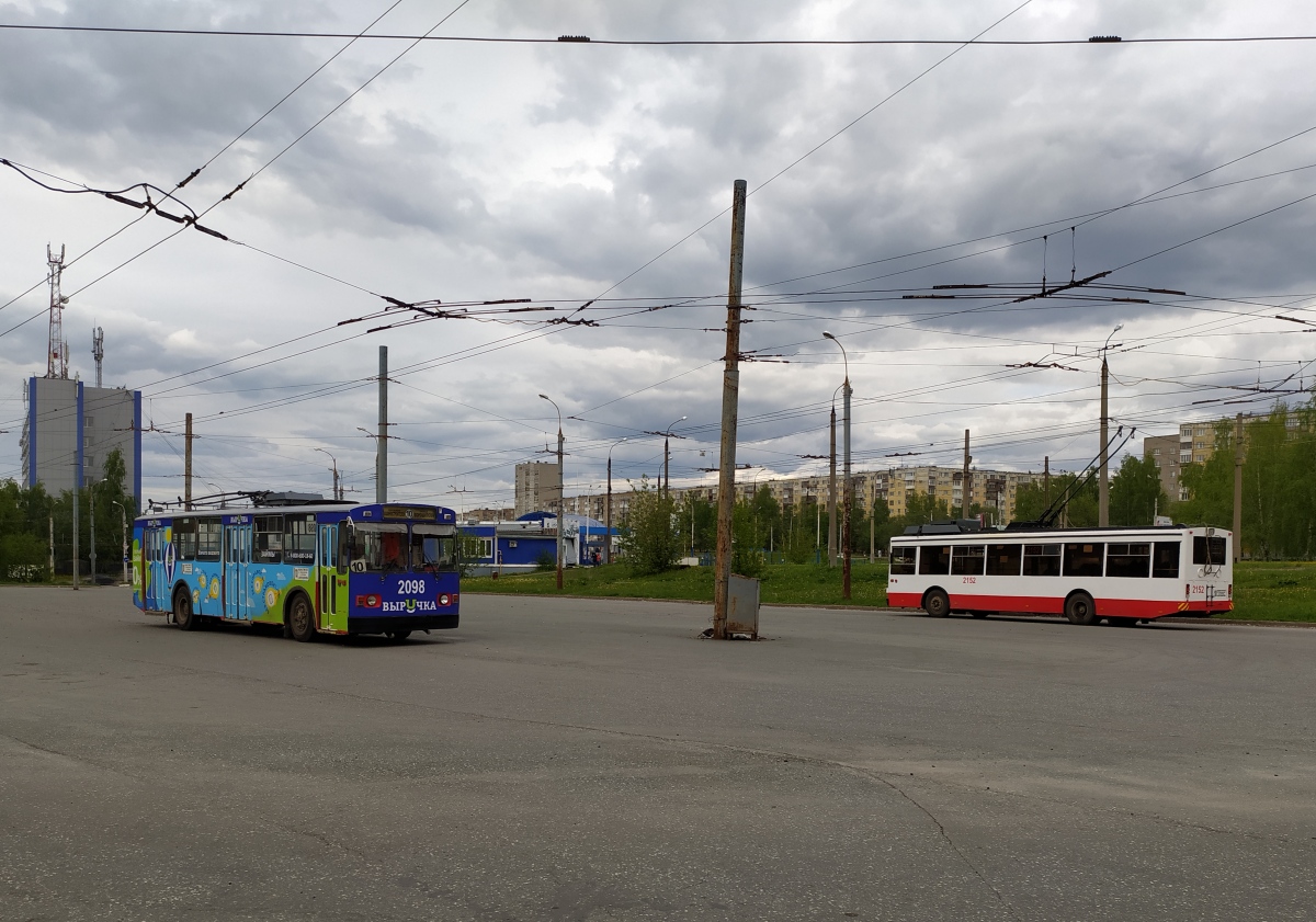 Ижевск, ЗиУ-682В [В00] № 2098; Ижевск, ВЗТМ-5290 № 2152; Ижевск — Конечные станции и разворотные кольца