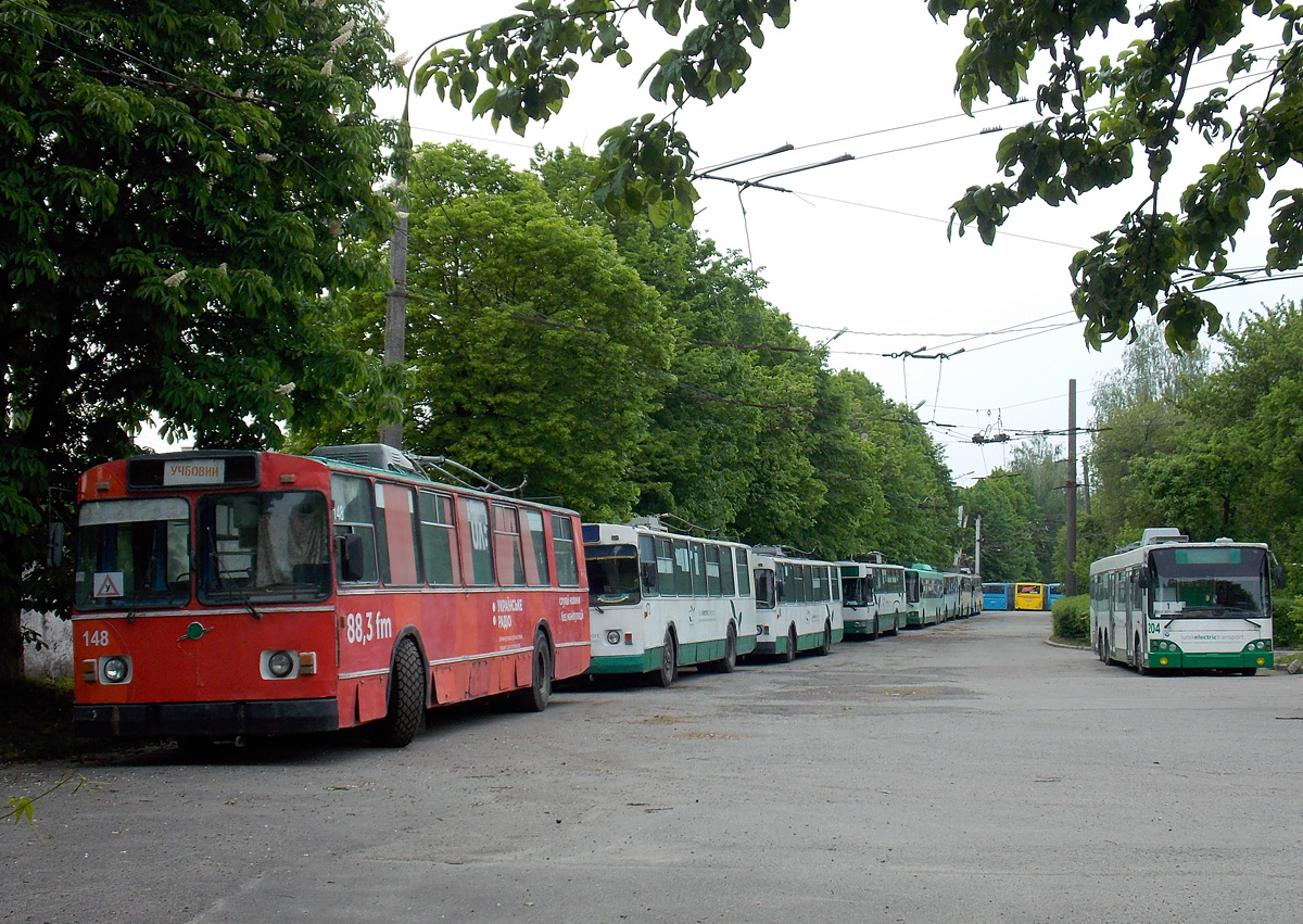 Луцк, ЗиУ-682В [В00] № 148; Луцк — Троллейбусное депо