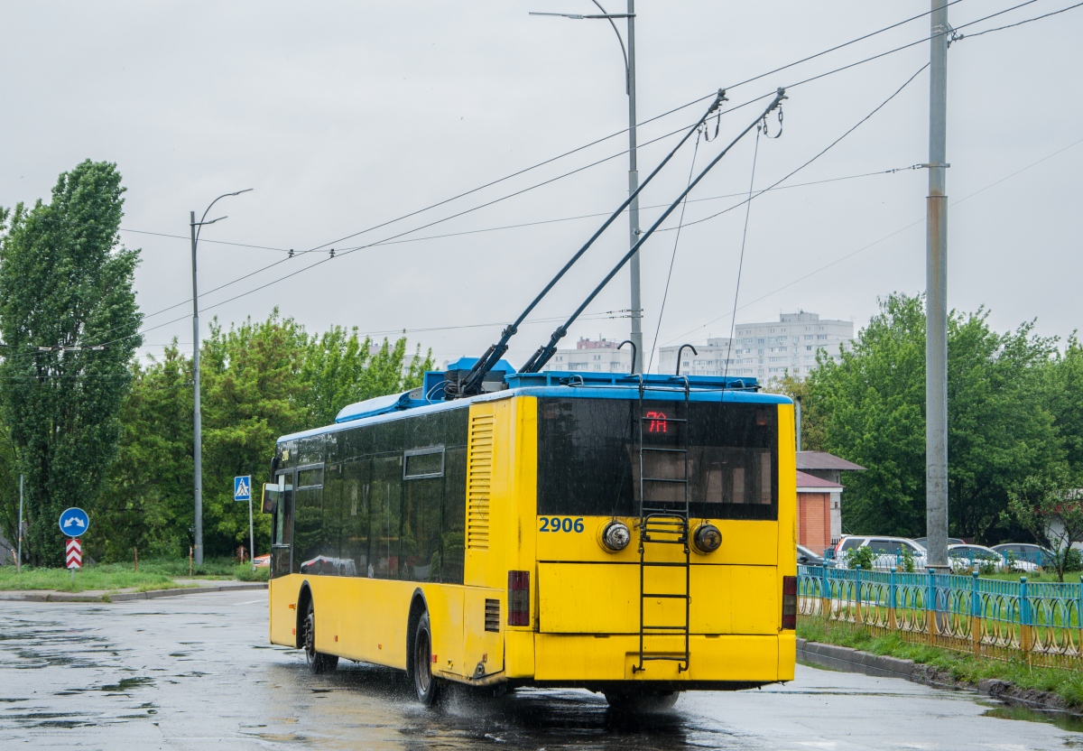 Kyjev, LAZ E183D1 č. 2906