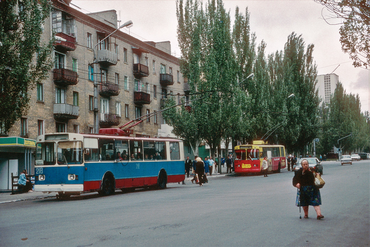 Makijivka, ZiU-682V-012 [V0A] nr. 218; Makijivka, ZiU-682V nr. 232; Makijivka — Photos by Peter Haseldine — 08.2001