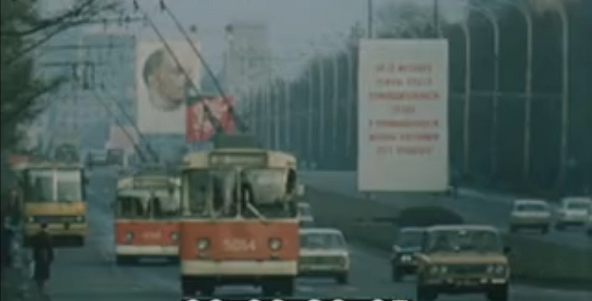 Москва, ЗиУ-682В № 5054; Москва — Исторические фотографии — Трамвай и Троллейбус (1946-1991); Москва — Троллейбусы в кинофильмах