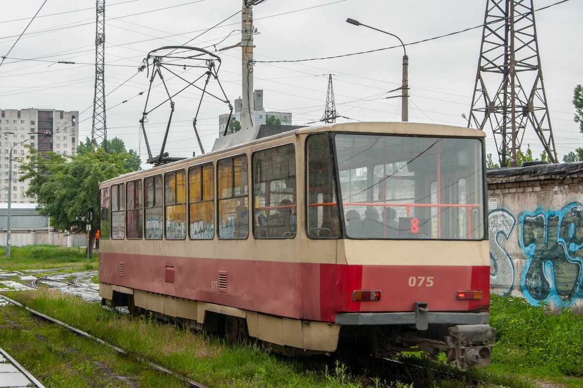 Kijiva, Tatra T6B5SU № 075