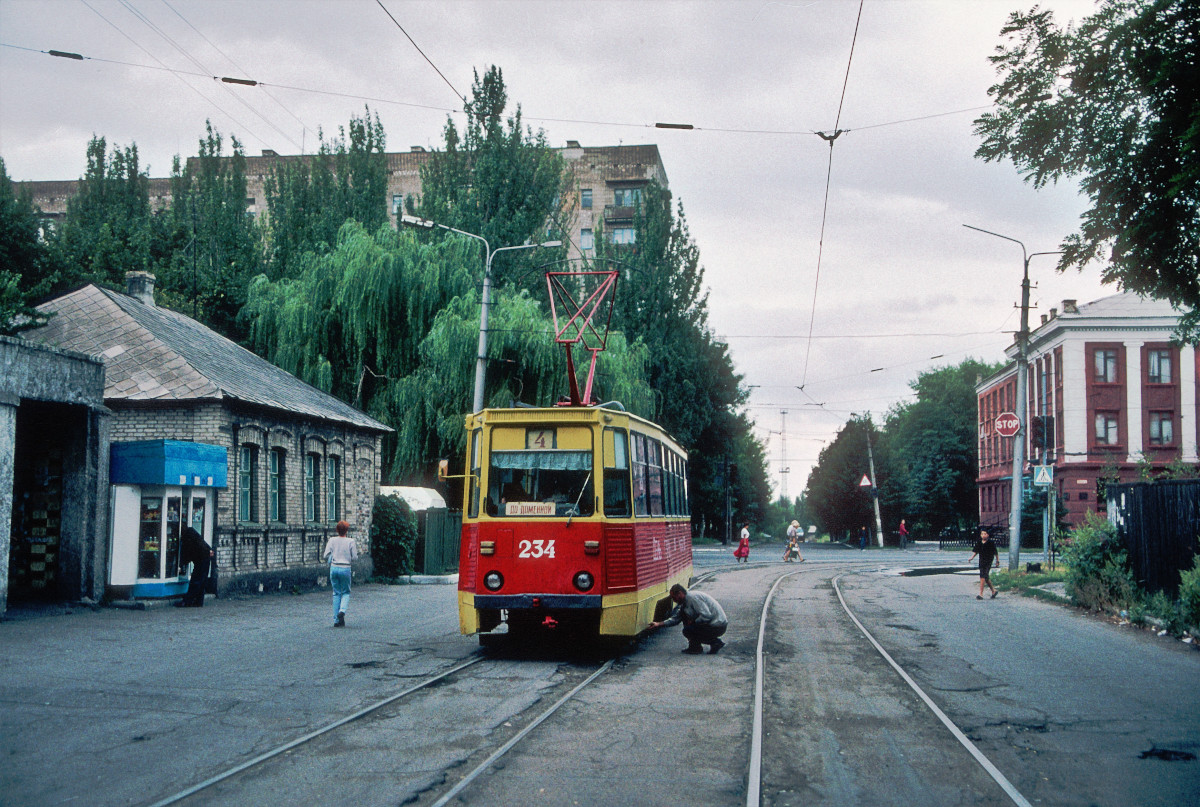 Makijivka, 71-605A nr. 234; Makijivka — Photos by Peter Haseldine — 08.2001