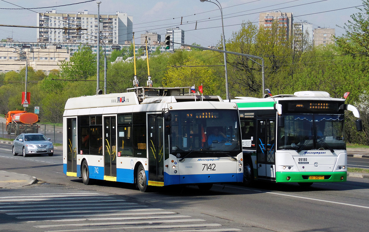 Москва, Тролза-5265.00 «Мегаполис» № 7142