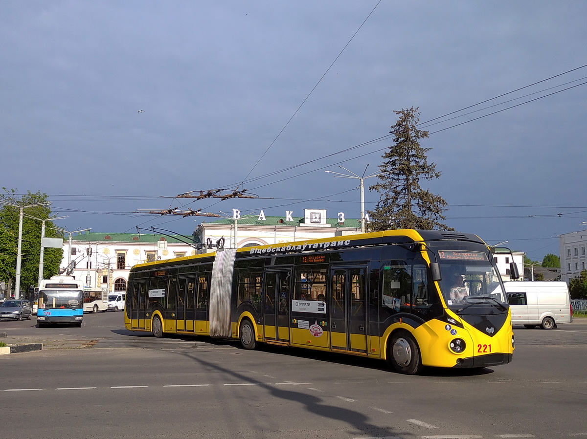 Витебск, БКМ 43300D № 221; Витебск, БКМ 32102 № 178