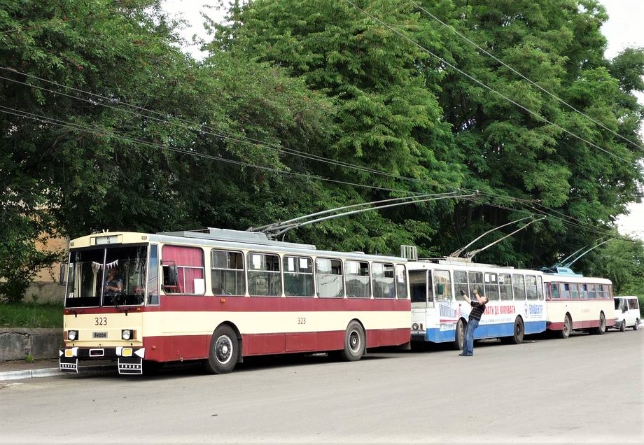 Черновцы, Škoda 14Tr89/6 № 323; Черновцы, Škoda 9TrH25 № 206